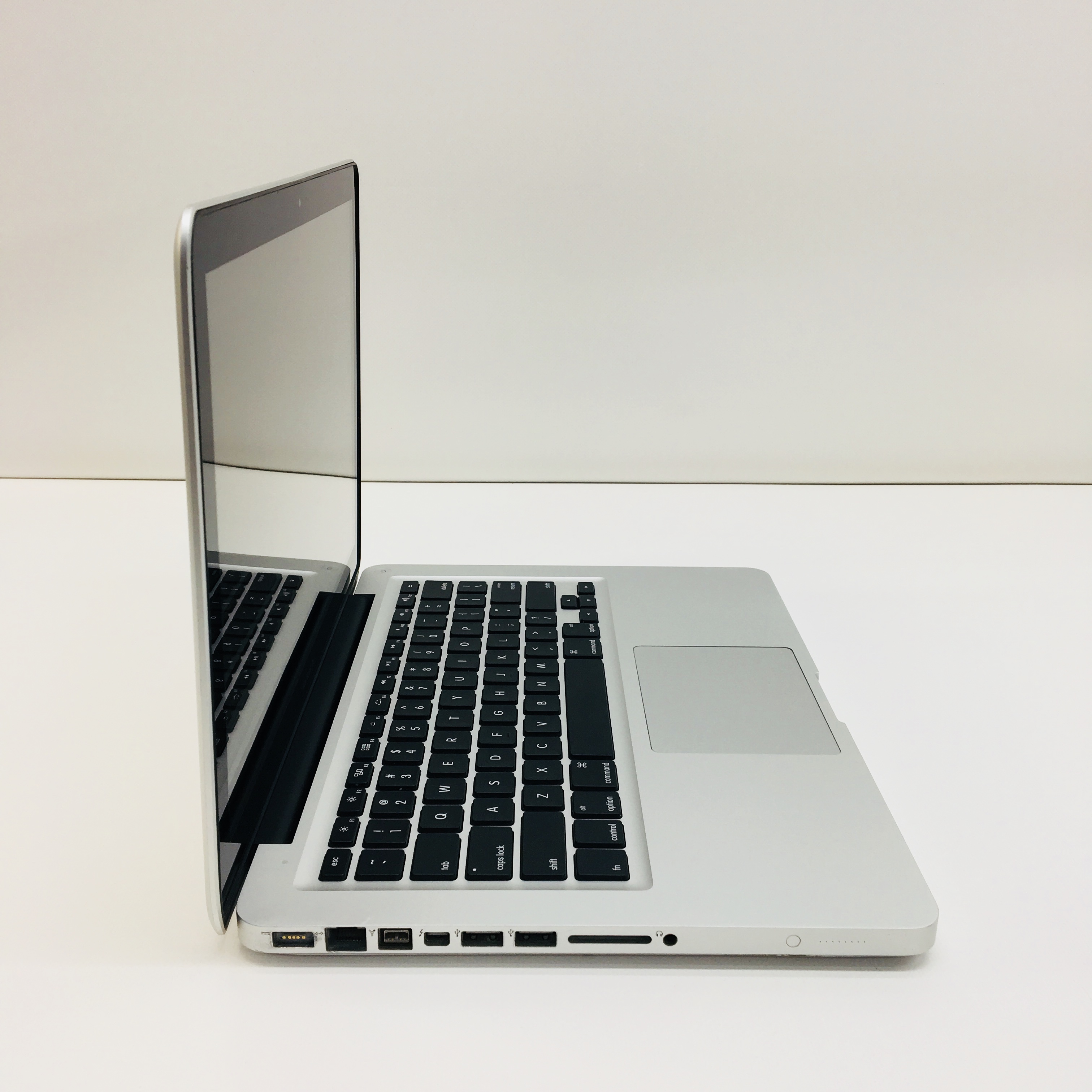 Fully Refurbished MacBook Pro 13" Late 2011 Intel Core i5 2.4 GHz / 4